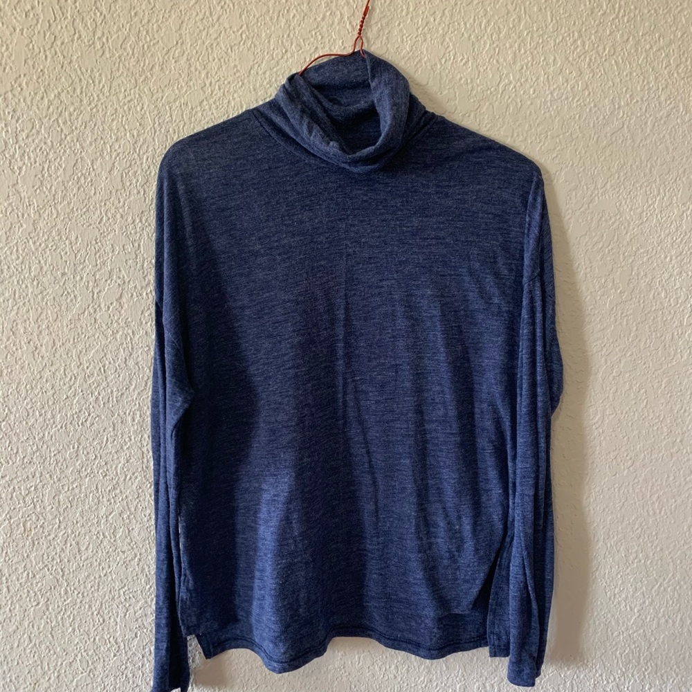 Old navy lightweight turtleneck